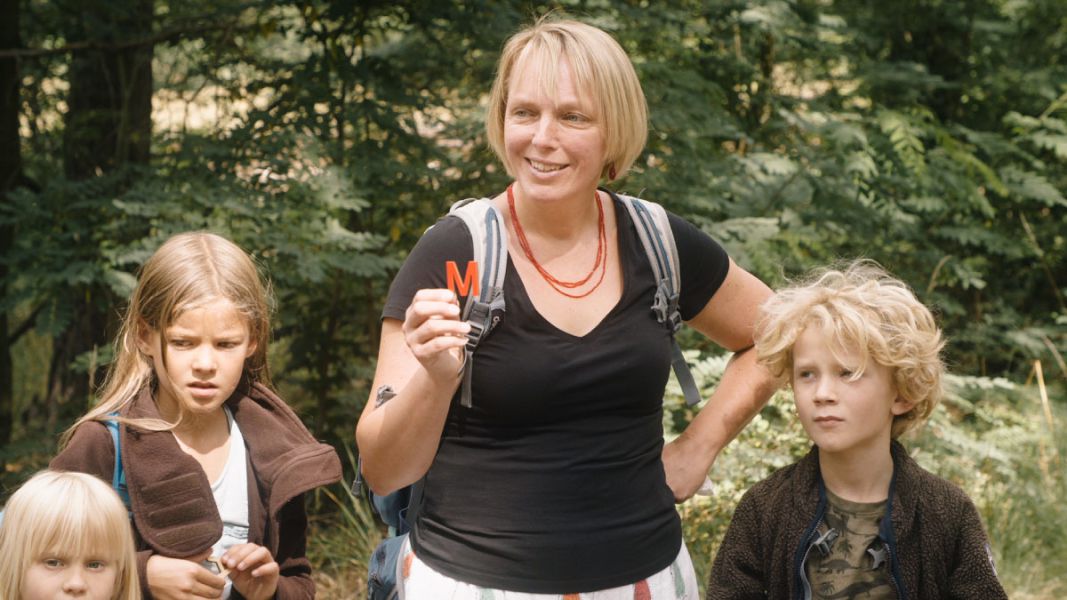 Lehrerin erklärt die Natur